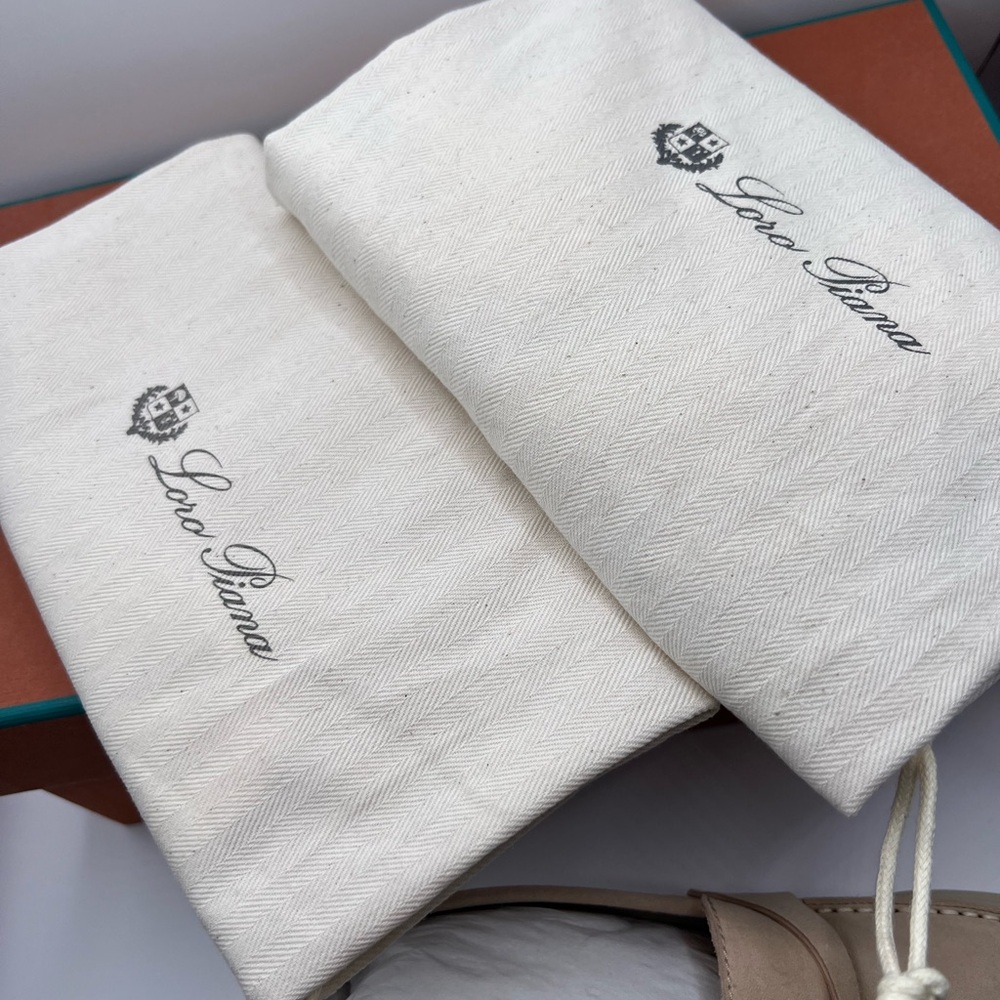 Loro Piana Summer Charms Walk - Picture 9 of 14